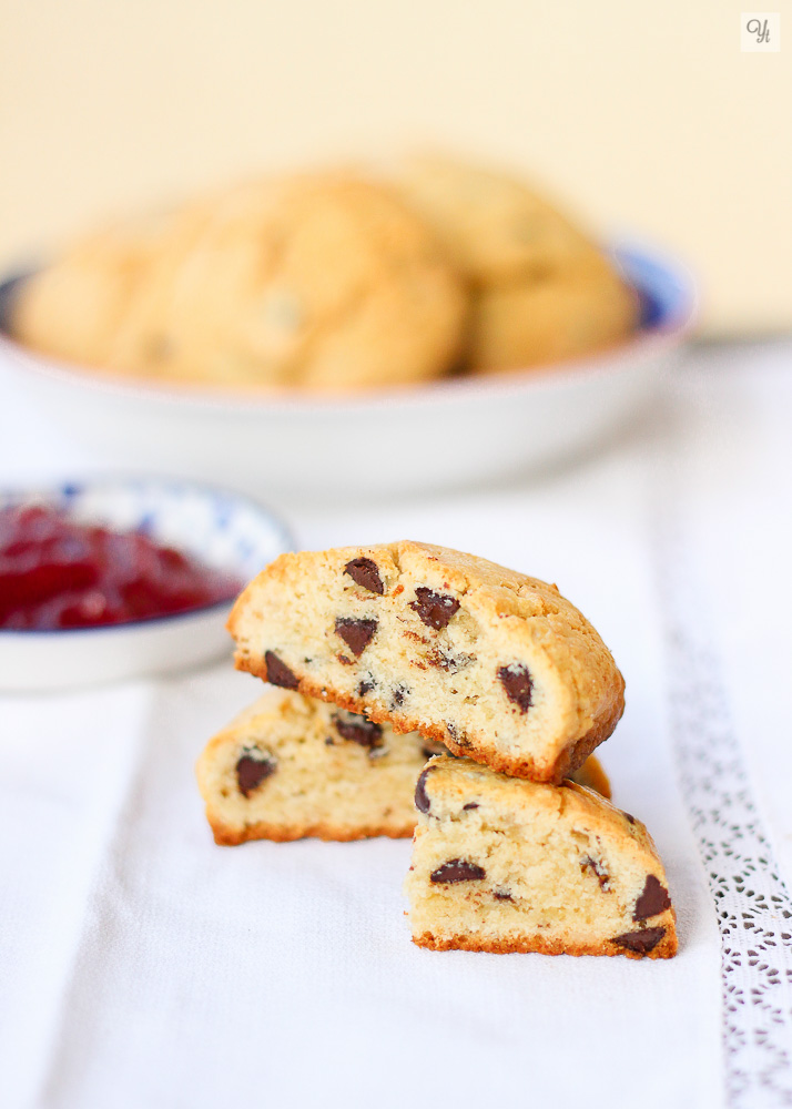 Galletas abizcochadas de mazapán y chocolate