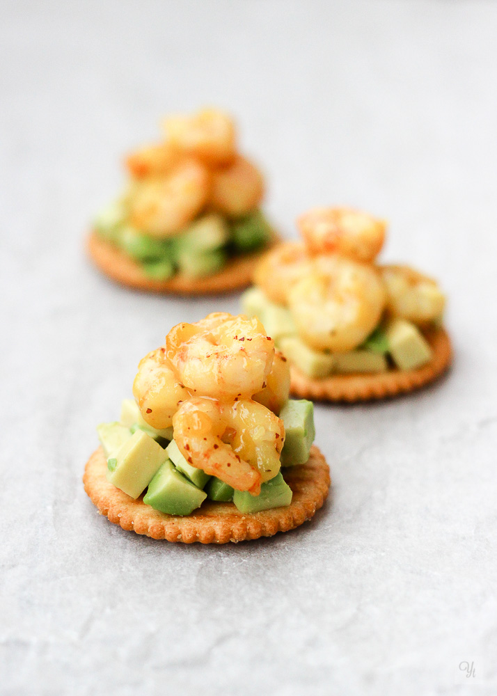 Canapés glaseados con salsa de miel y mostaza