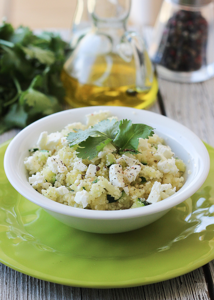 Couscous con calabacín, feta y cilantro