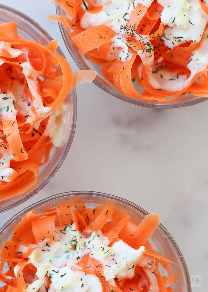 Cintas de zanahoria con salsa de tahini