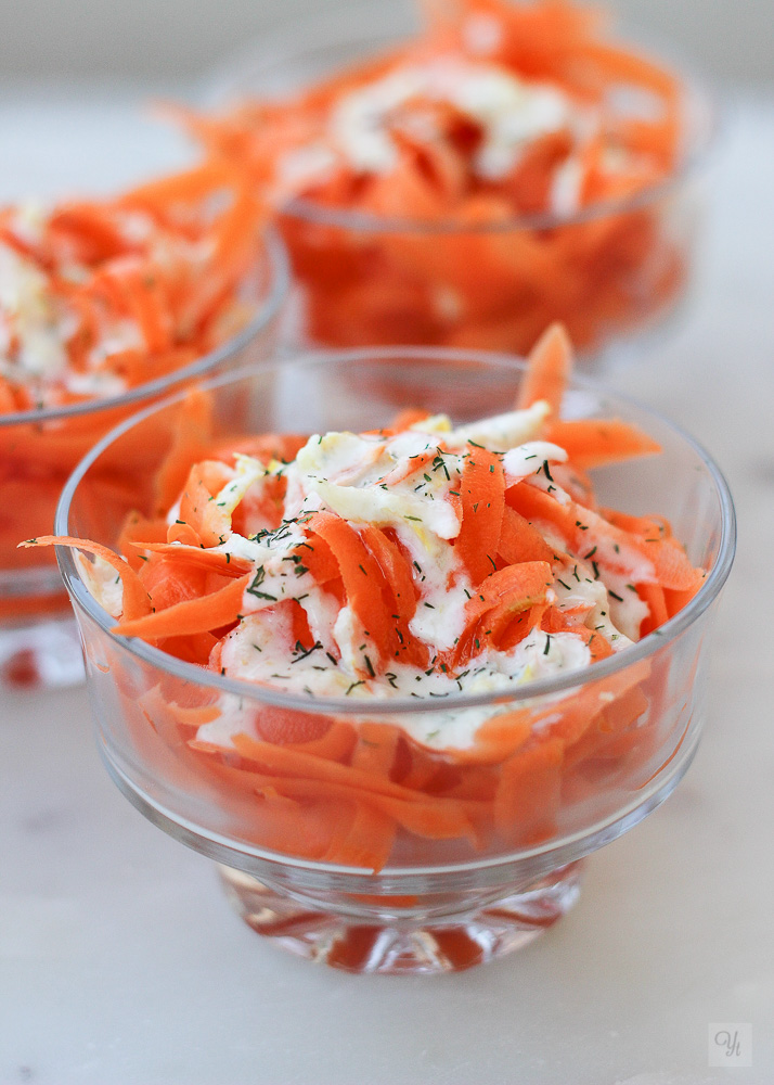 Cintas de zanahoria con salsa de tahini