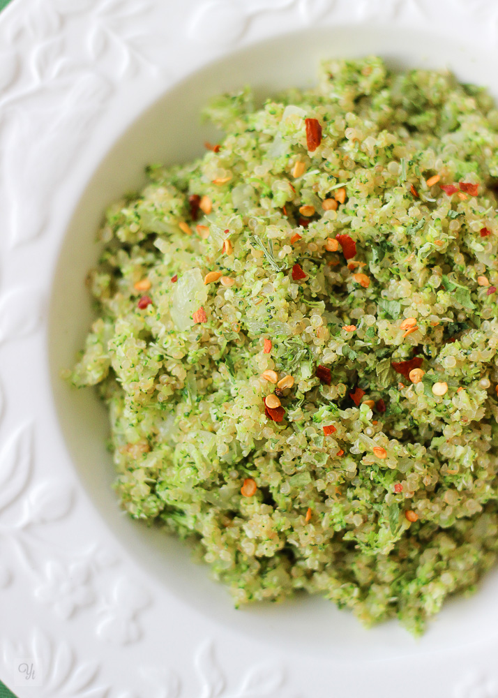 Brócoli con quinoa y cebolla