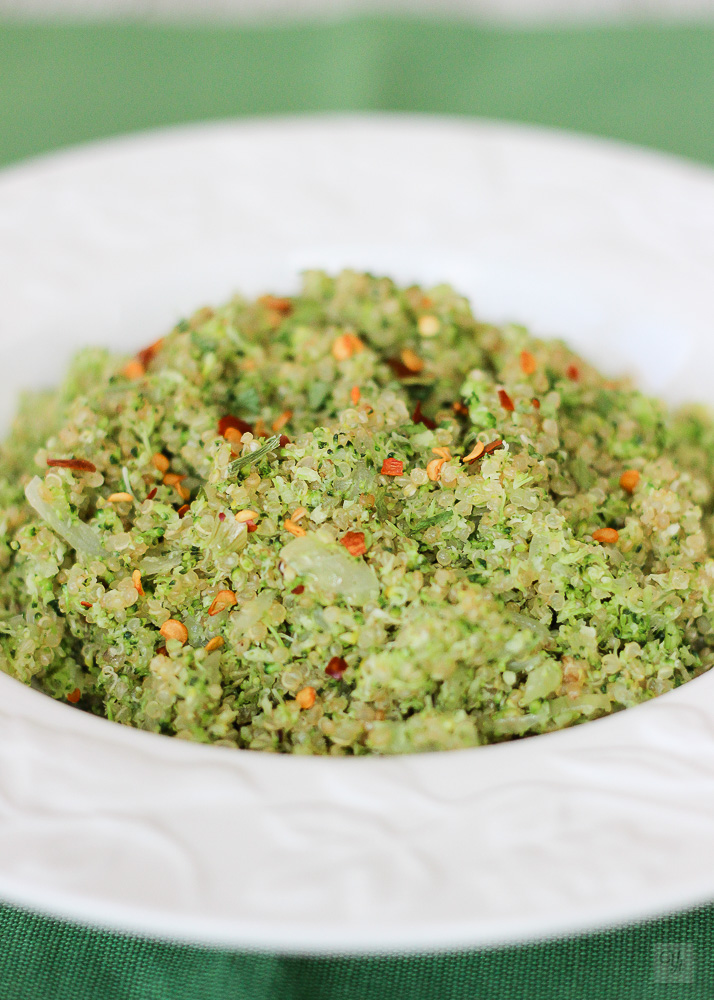 Brócoli con quinoa y cebolla