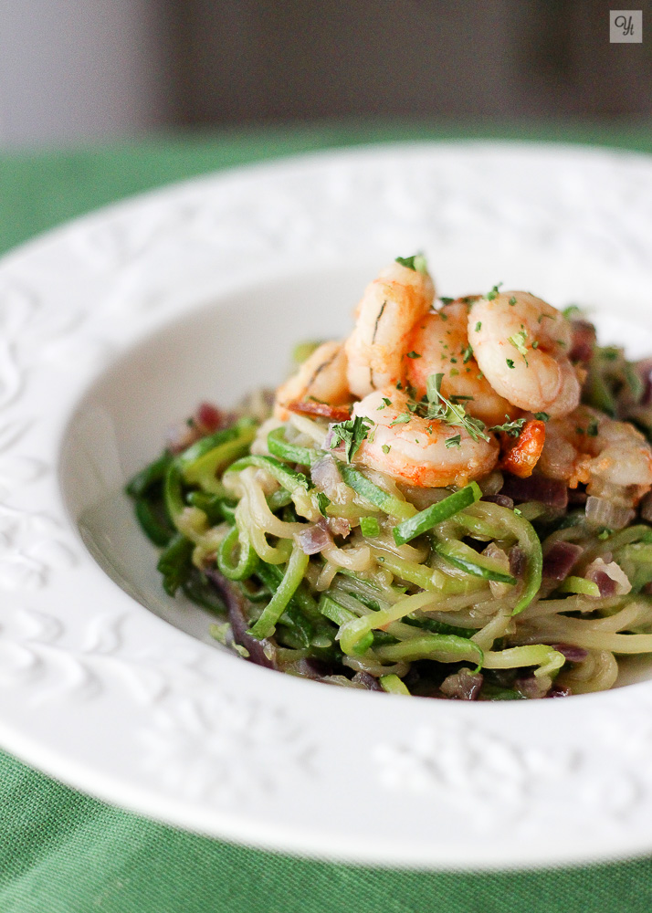 Calabacines encebollados con gambas