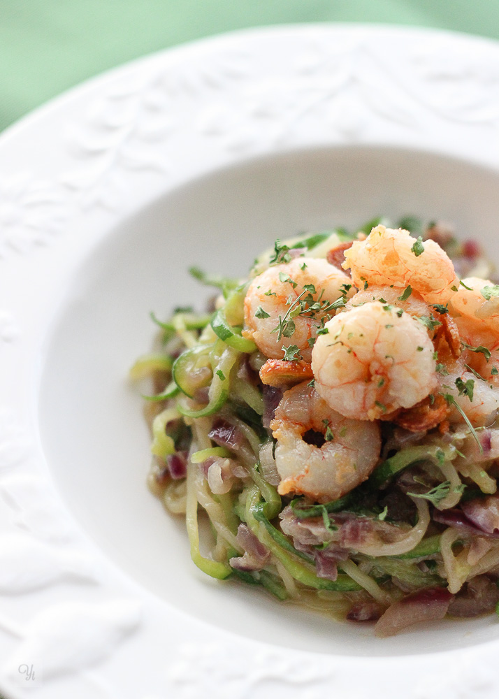 Calabacines encebollados con gambas