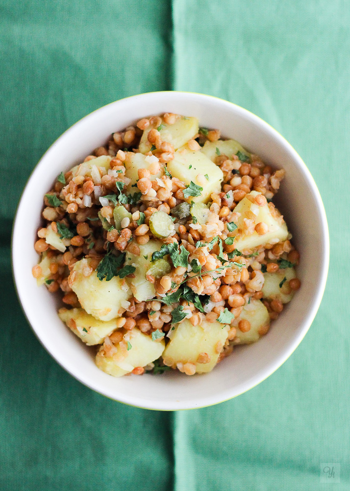 Ensalada de patatas, lentejas y encurtidos 