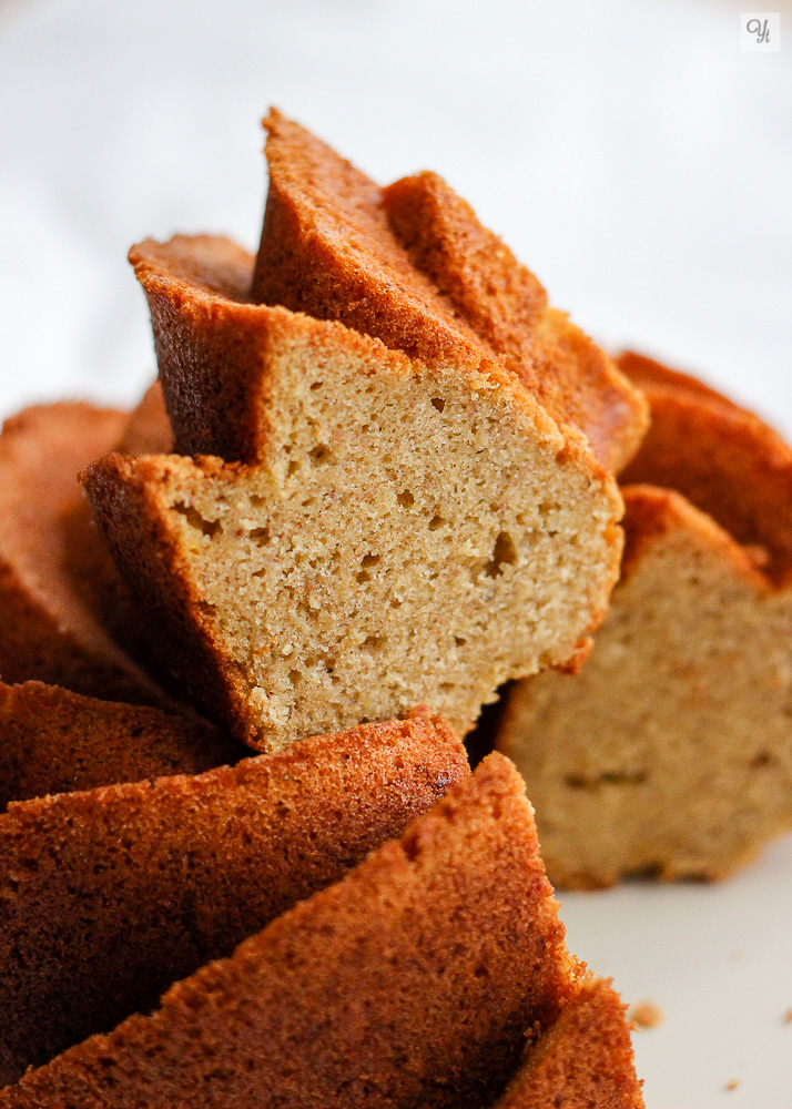 Bundt de plátano, cardamomo y canela