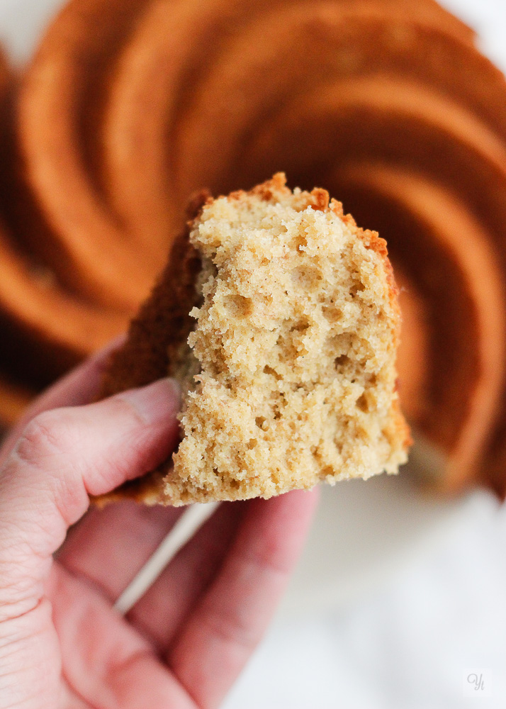 Bundt de plátano, cardamomo y canela