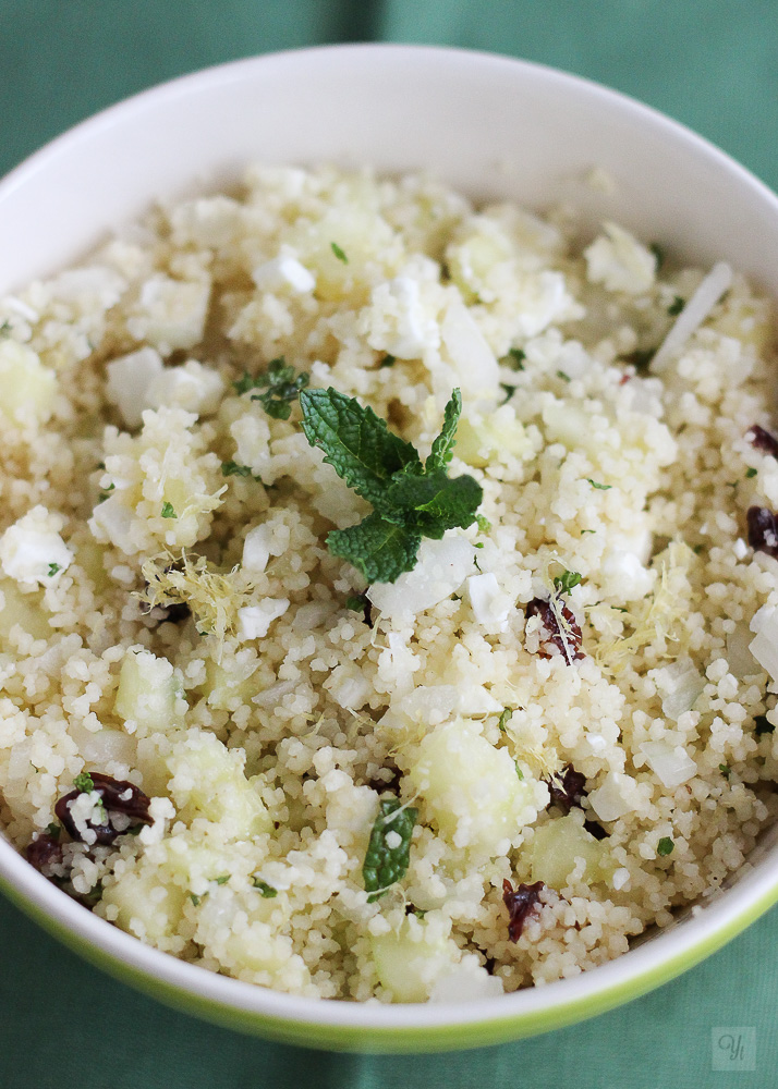 Couscous pepino, feta y pasas