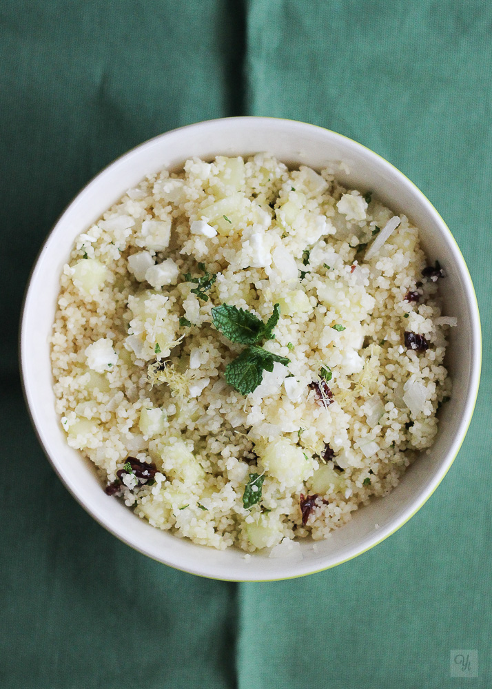 Couscous pepino, feta y pasas