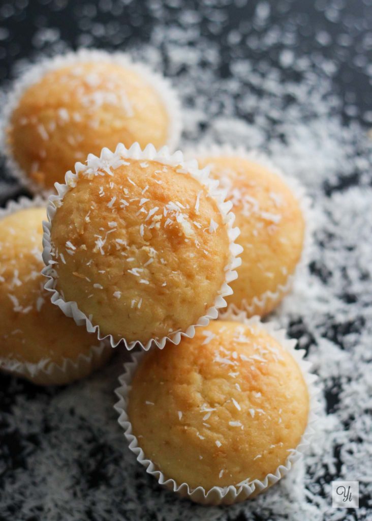 Magdalenas de coco y queso en crema